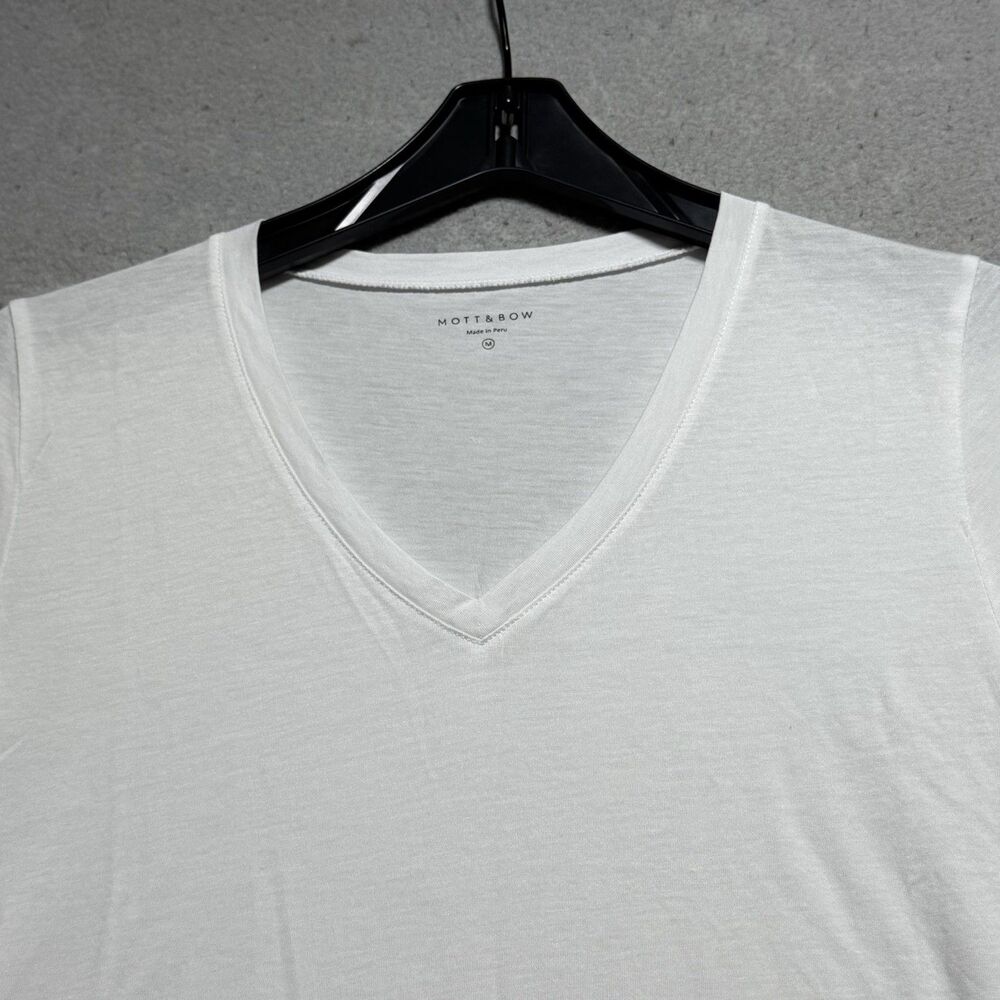 Mott and Bow T Shirt Womens Size M White Pima Cotton V Neck Short Sleeve Basic - Picture 2 of 10